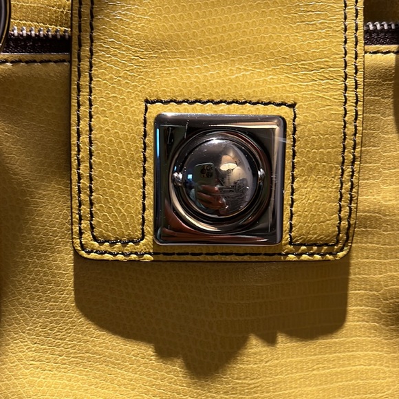 Yellow leather banana republic small shoulder bag - Picture 9 of 10